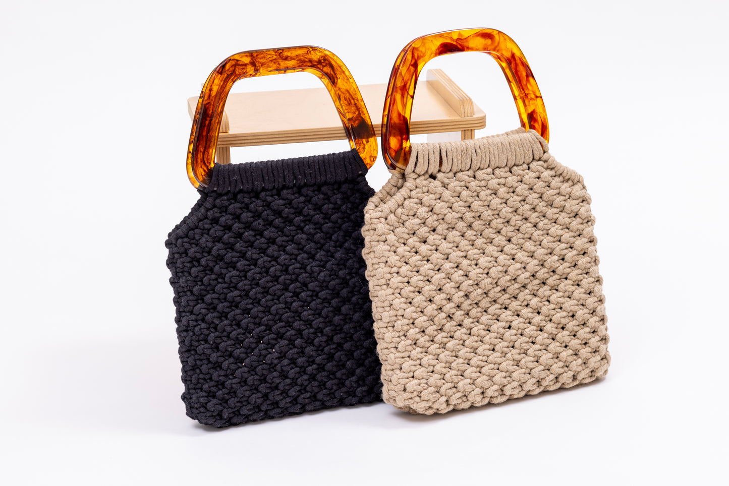 Top handle tortoise shell macrame purse
