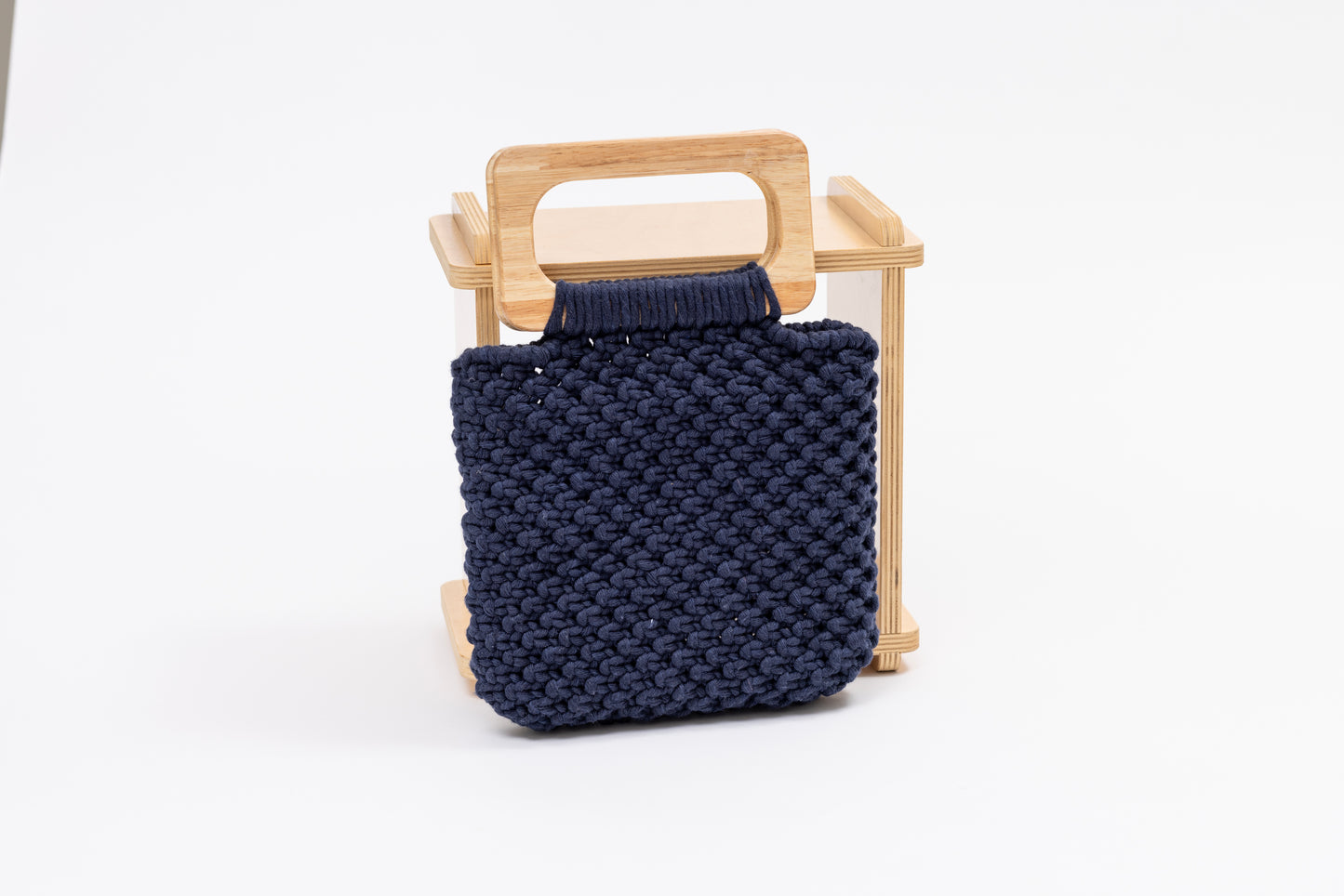 Rectangle handle macrame bag.